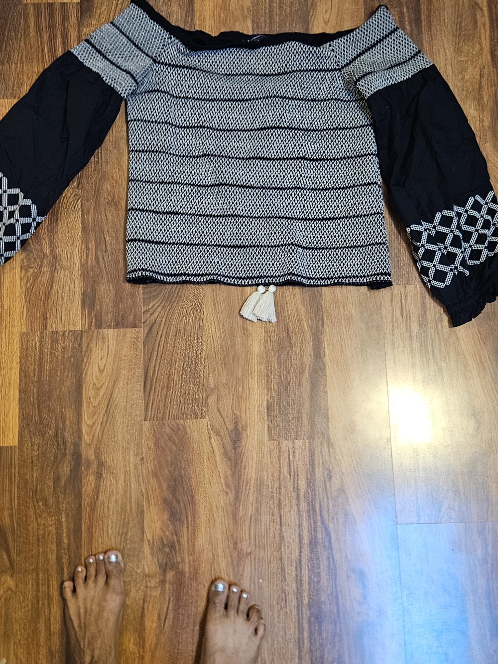 Inc Off-Shoulder Black and White Smocked Patterned Blouse with Balloon Sleeves - Picture 4 of 6
